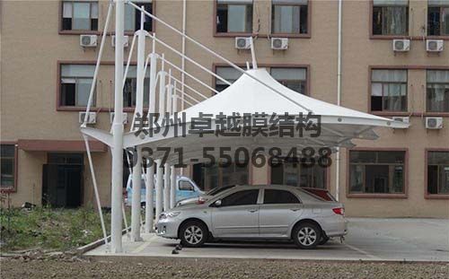 某小區(qū)使用PVDF膜材建造的膜結構車棚